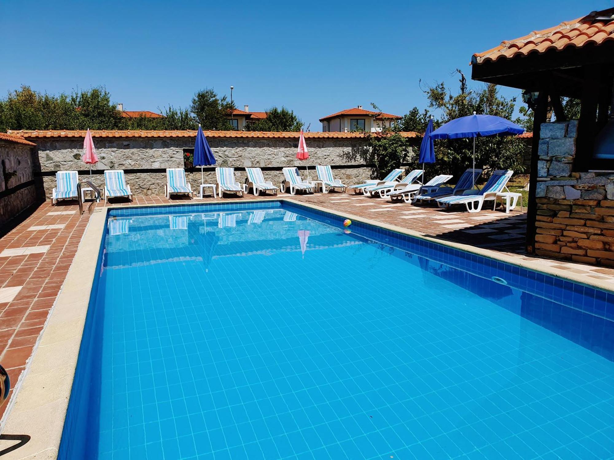 Asti Arthotel Sinemoretz Buitenkant foto