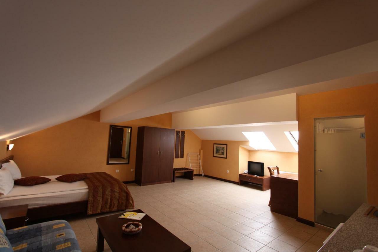 Asti Arthotel Sinemoretz Buitenkant foto