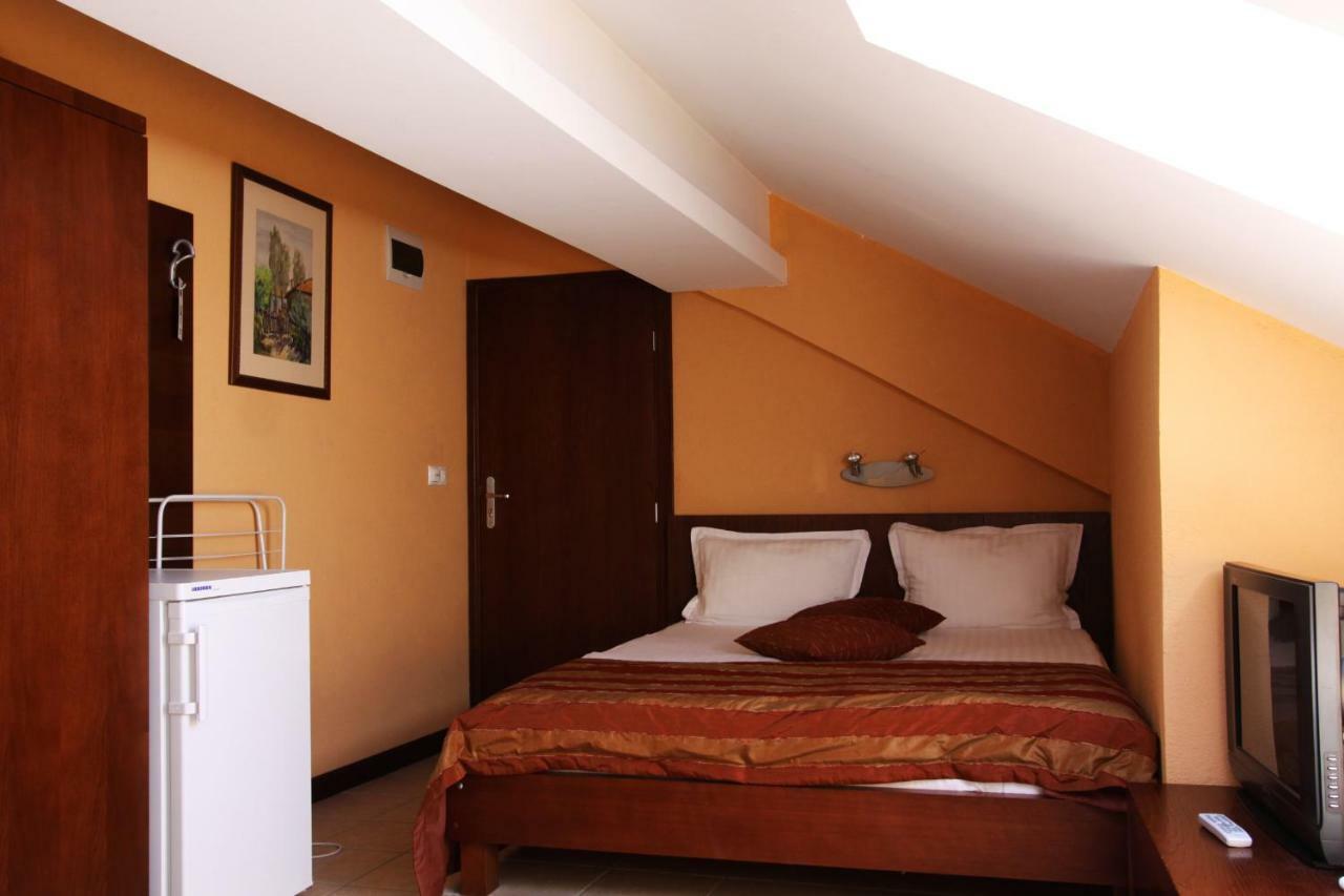Asti Arthotel Sinemoretz Buitenkant foto
